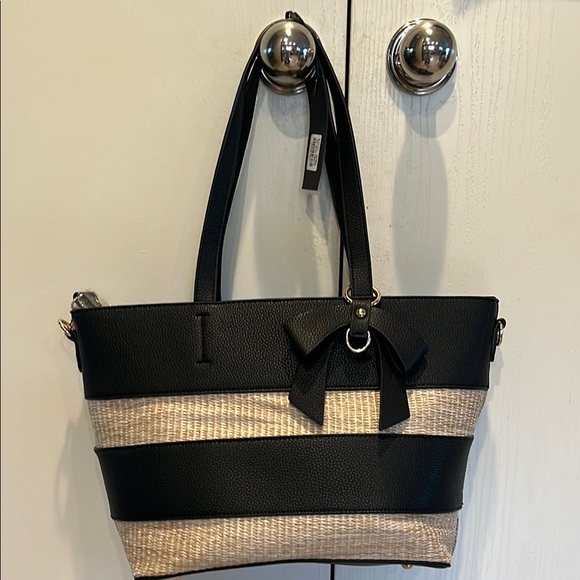 Elegant Black and Tan Tote Bag - Picture 1 of 4